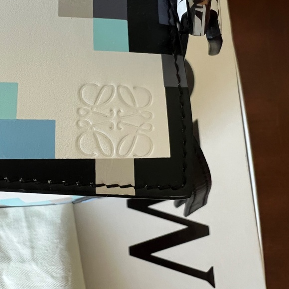 Loewe Small Edge Puzzle from the Pixel Collection - Picture 2 of 15